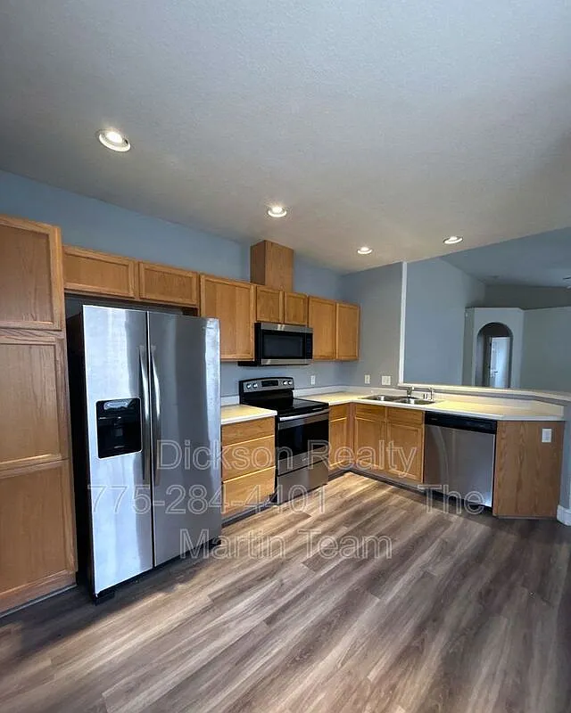 3 bed, 2.0 bath, 1263 sqft, $2,500 — Photo 2