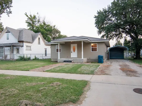 811 W 9th St, Coffeyville, KS 67337