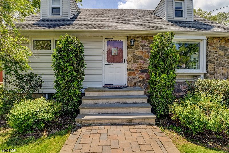 2nd image of 19 Sandra Ln