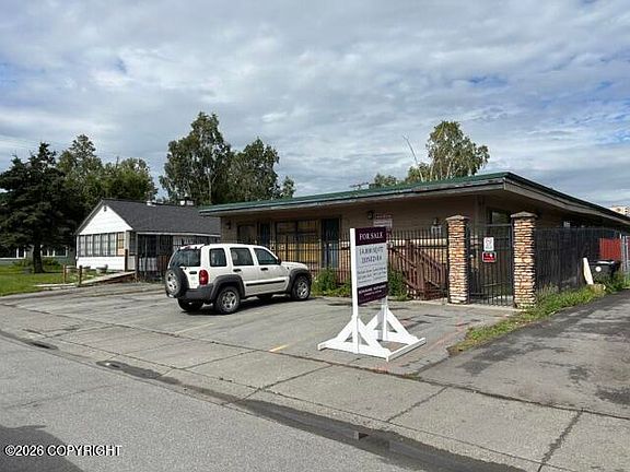 3rd image of 515 E 12th Ave