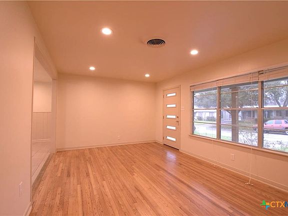 5th image of 2509 Givens Ave
