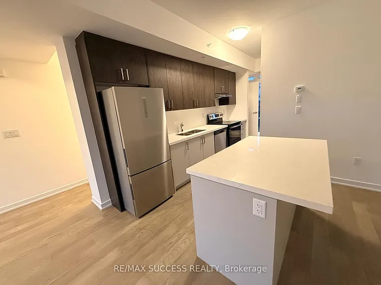 188 Angus Dr #18 — Photo 2