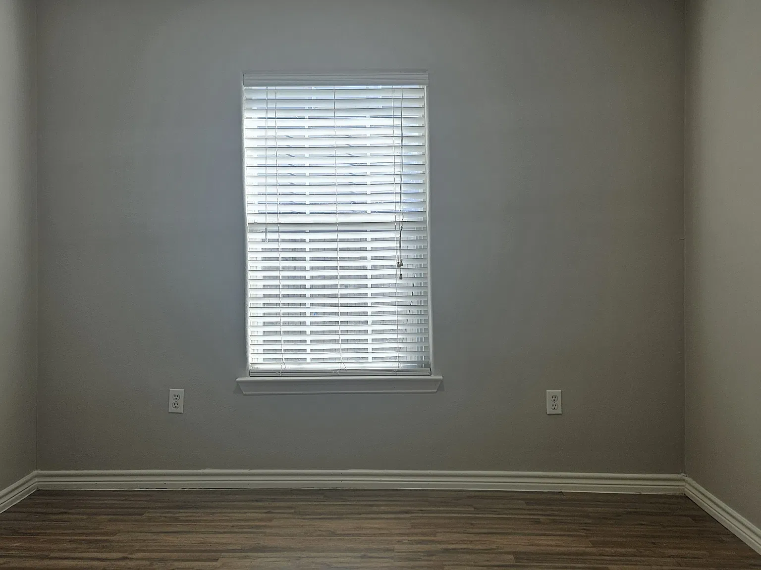 3 bed, 1.5 bath, 1182 sqft, $1,350 — Photo 2