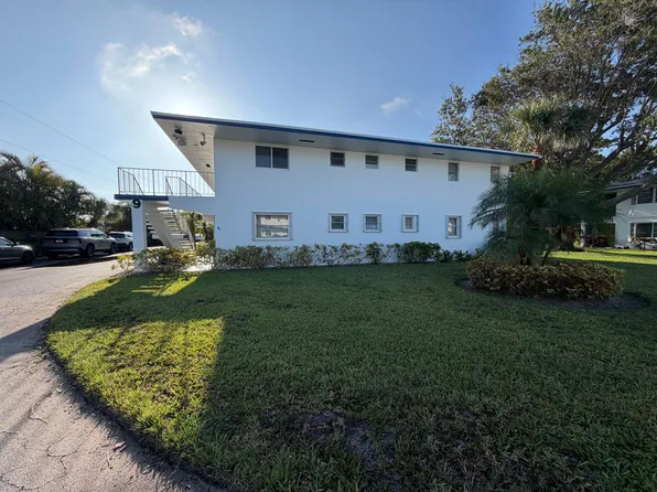 9 Westwood Avenue #102b, Tequesta, FL 33469