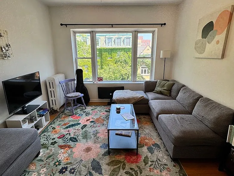 611 W Arlington Pl — Photo 3