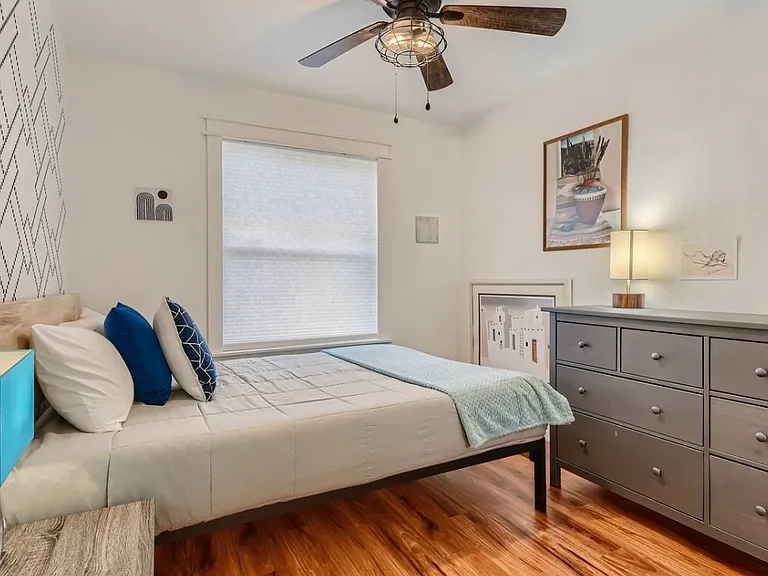 1002 Glen Oaks Ct — Photo 7