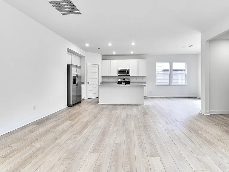 425 Eisenhower St — Photo 36
