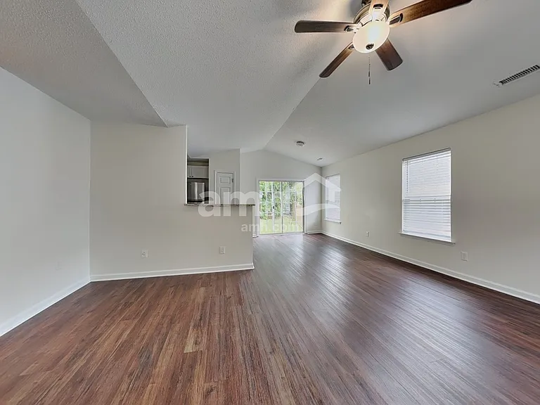 4705 Silverdene St — Photo 5
