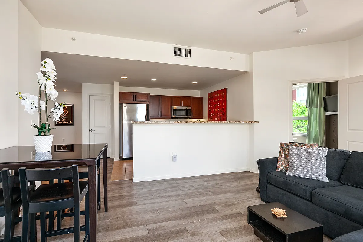 2 bed, 1101 sqft, $5,000 — Photo 4