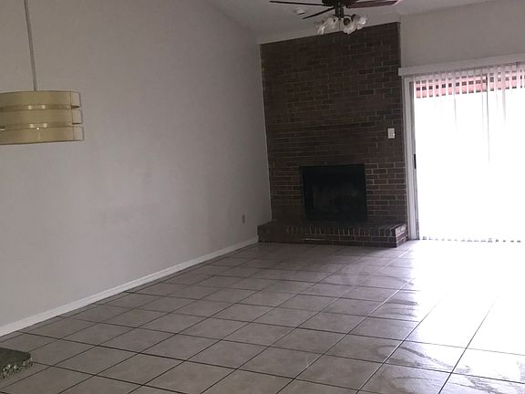 5th image of 944 S Lake Sterling Ct