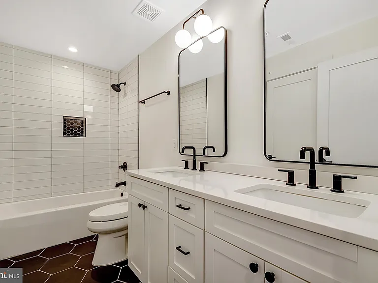 2121 3rd St NE #2 — Photo 9