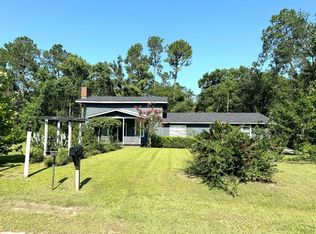 401 Raintree Dr, Douglas, GA 31533