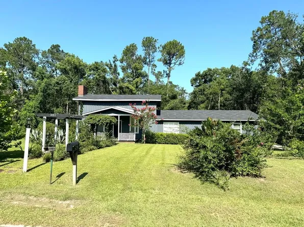 401 Raintree Dr, Douglas, GA 31533