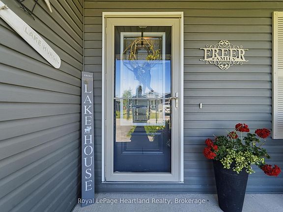 4th image of 37 Lake Breeze Dr