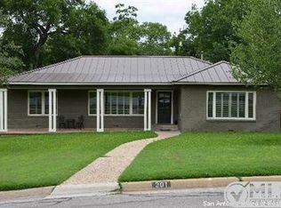 201 Zambrano Rd, Terrell Hills, TX 78209