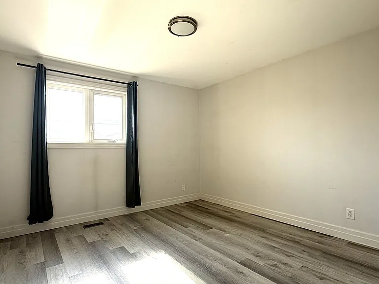 64 Ruthmar Cres — Photo 11