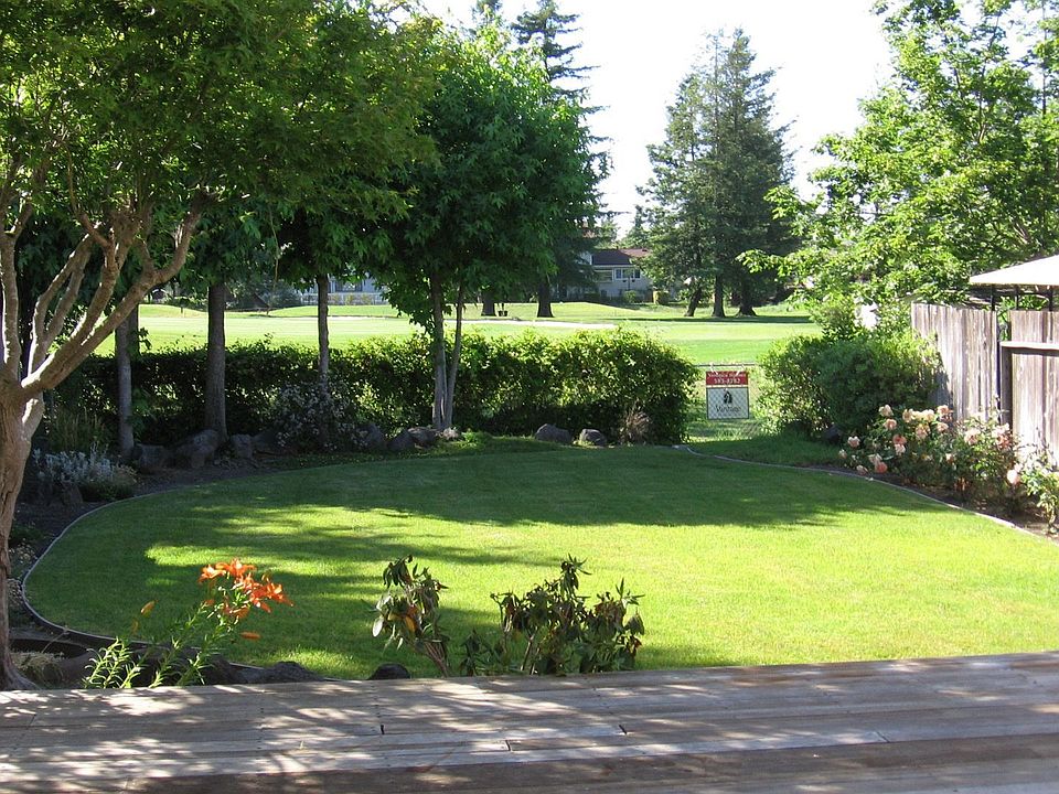 Gorgeouse golf course view!