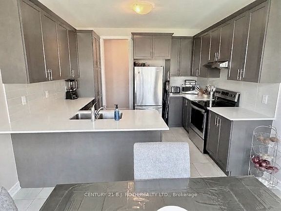 5th image of 2233 Lozenby St