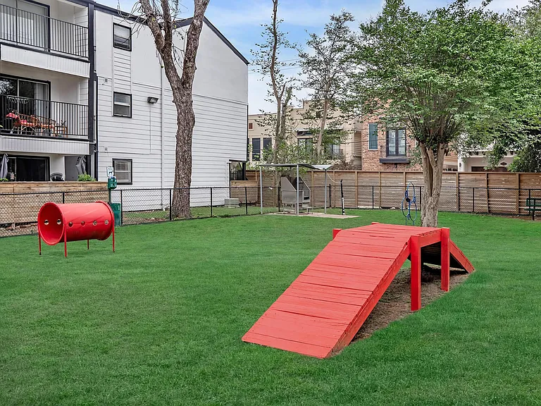 Bayou Park Apartments — Photo 18