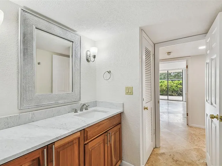 100 Oakmont Ln #106 — Photo 31