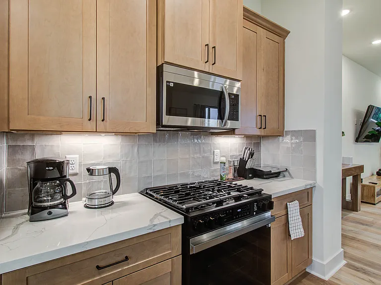 3311 Daphne St — Photo 14