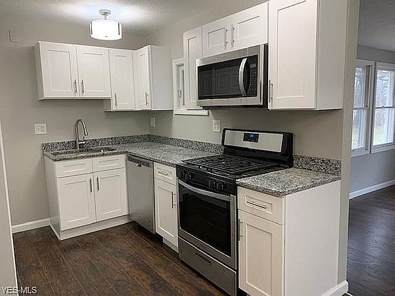 2nd image of 1829 Pinewood Dr