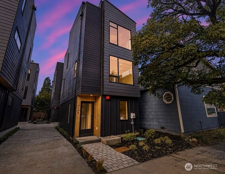 2nd image of 4105 25th Avenue SW