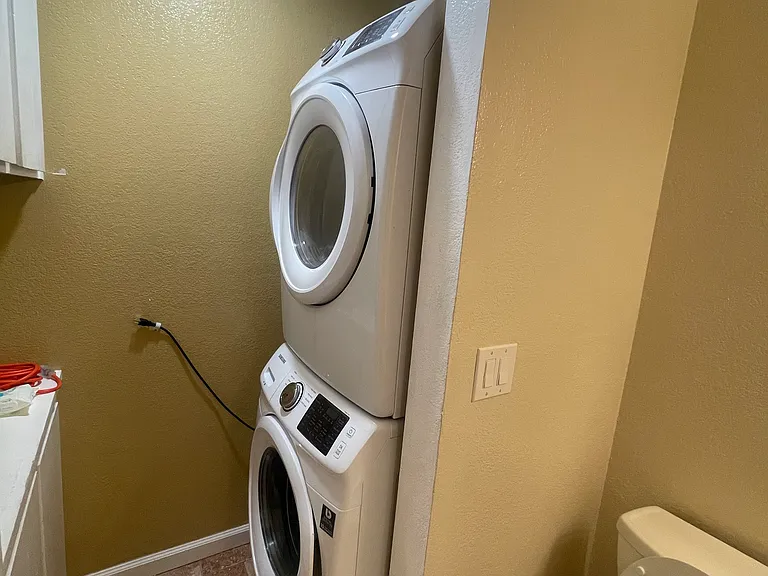 convenient washer and dryer; additional cabinet space