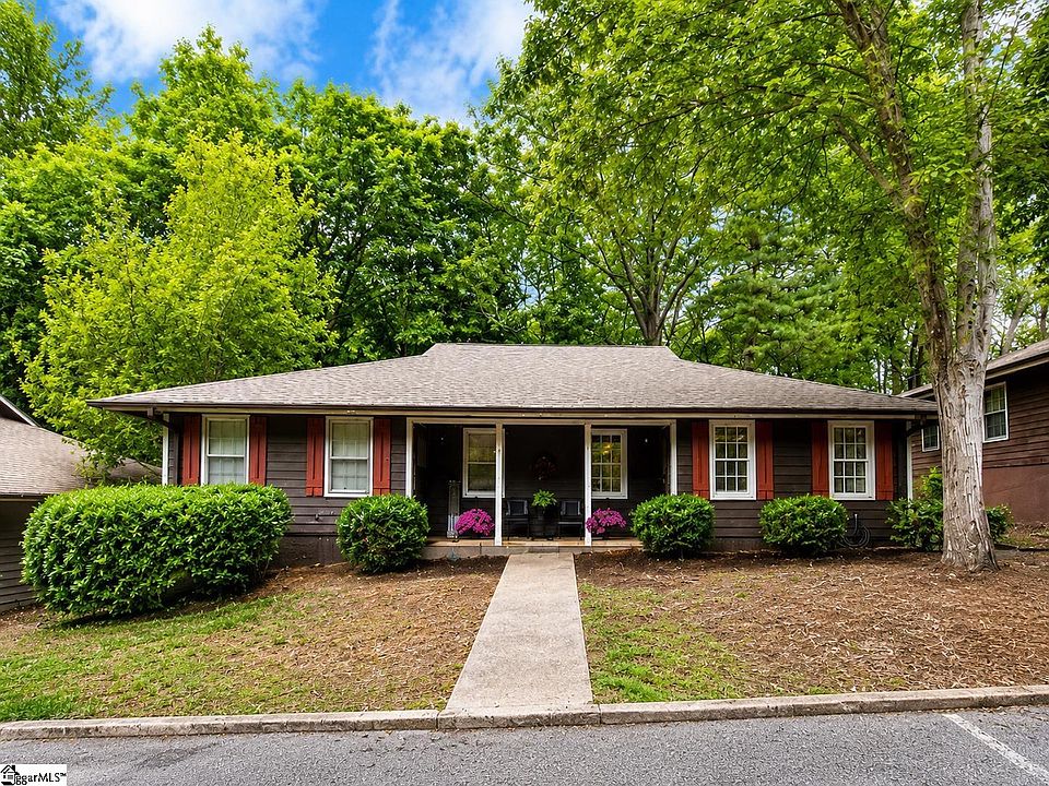 1st image of 26 Oakwood Dr