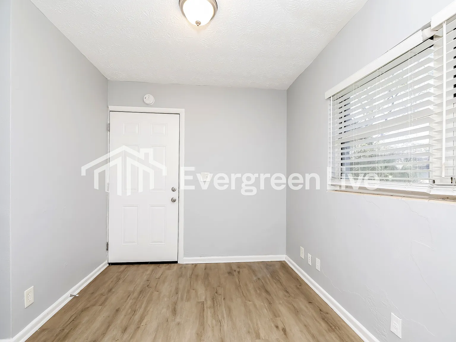 3 bed, 1.5 bath, 1156 sqft, $1,245 — Photo 4