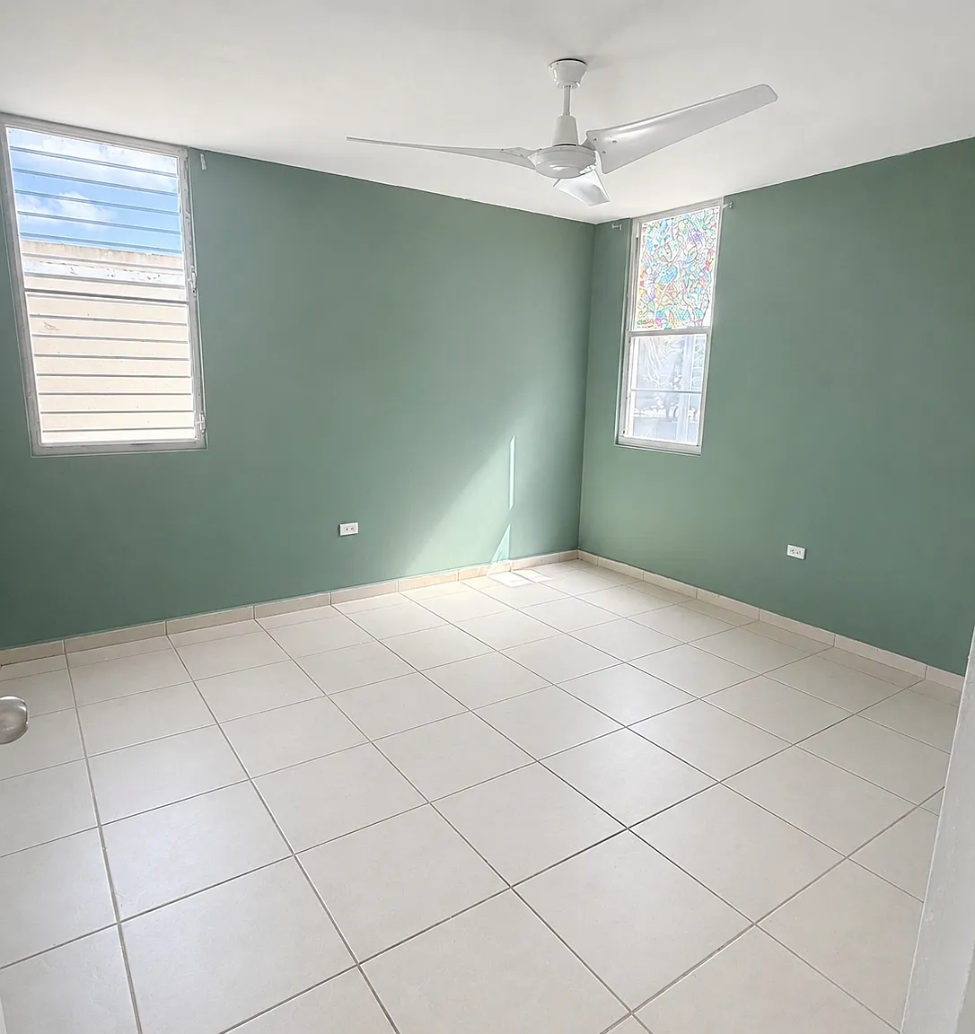 4 bed, 3.0 bath, 3710 sqft, $2,800 — Photo 4