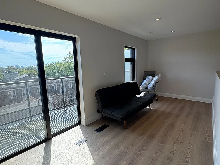 1000 Bathurst St #402 — Photo 5