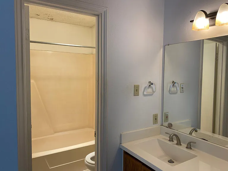 904 King Albert St #B — Photo 12