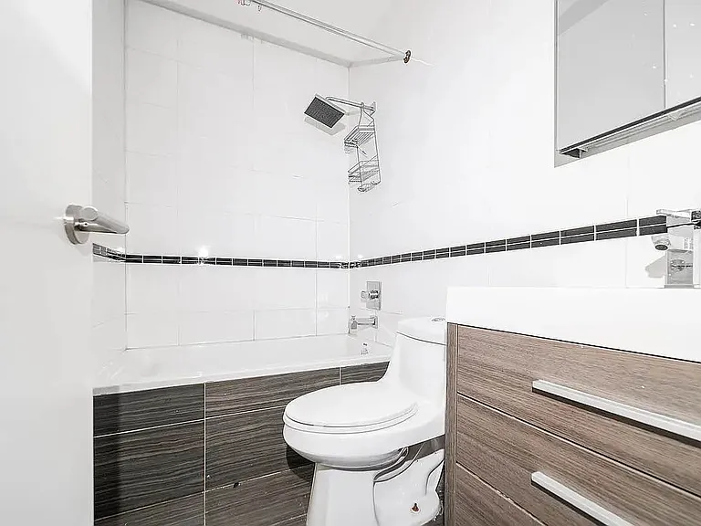 1098 De Kalb Ave #2R — Photo 10