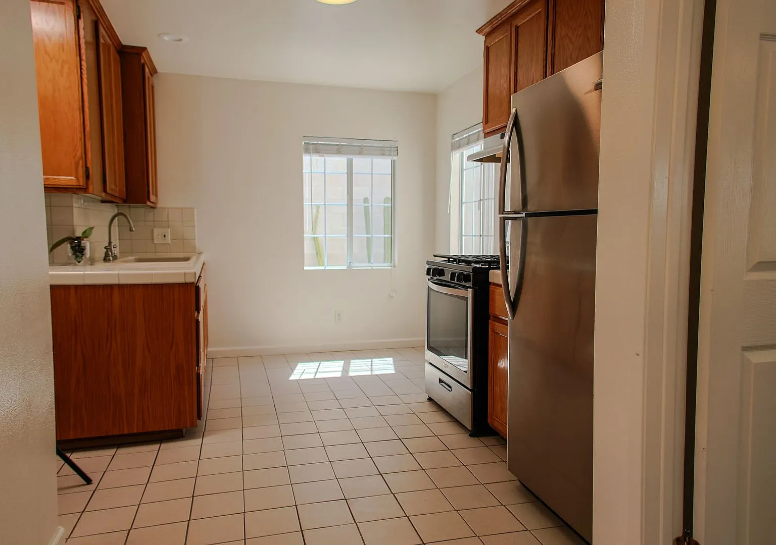 Garfield Avenue Apartments — Photo 2