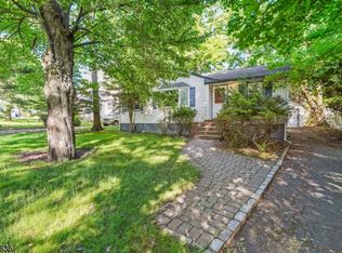 33 Westview Rd, Verona, NJ 07044