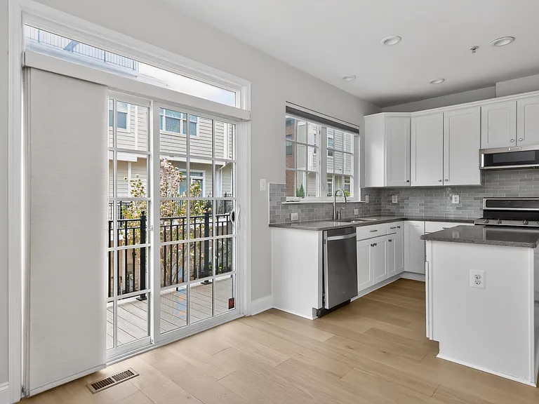 89 Southgate Ave — Photo 43