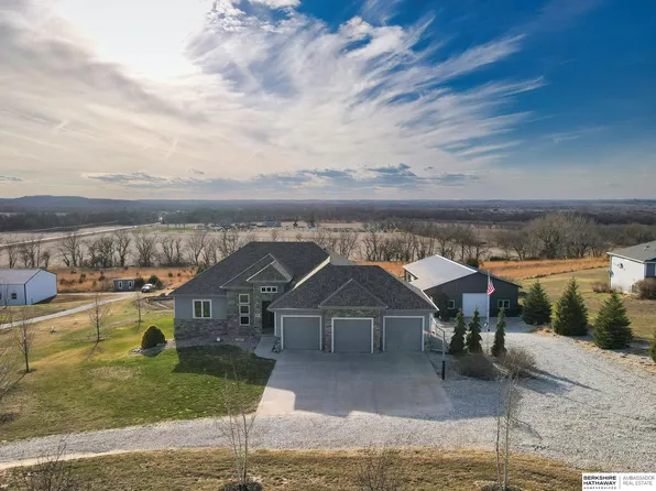 18912 Prairie Ridge Dr, Louisville, NE 68037