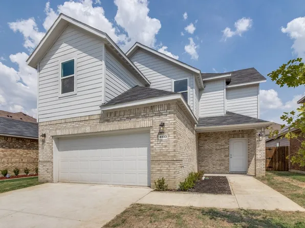 2233 Diamond Dr, Grand Prairie, TX 75051