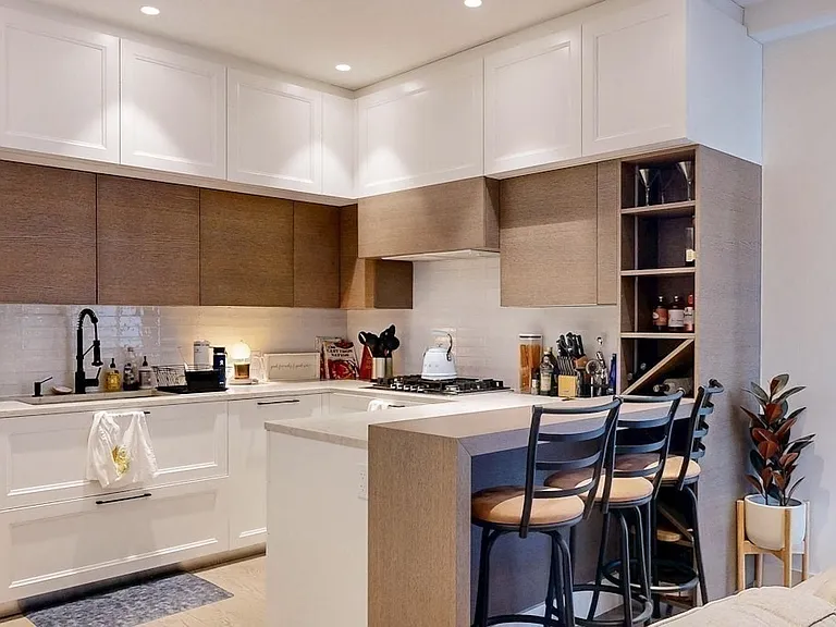 69 Walnut St #6 — Photo 5