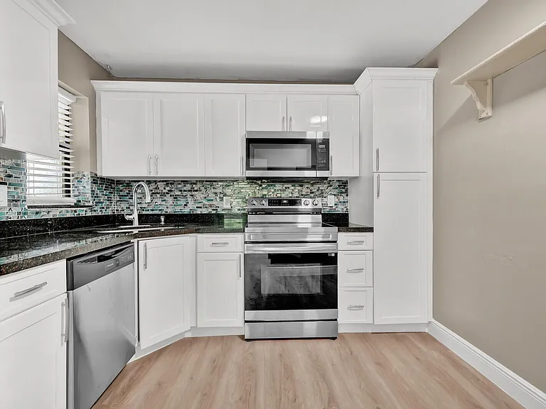 3287 Cocoplum Cir #3321 — Photo 5
