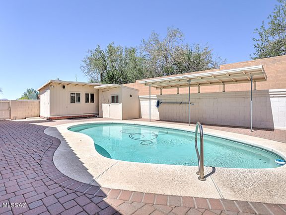 4th image of 3782 W Meadow Briar Dr