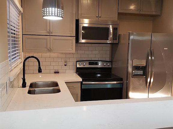 5th image of 10214 Beekman Place Dr