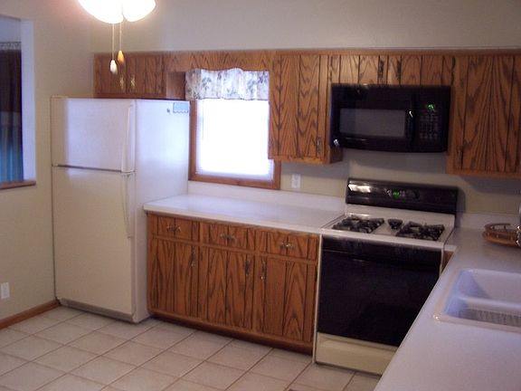 5th image of 1415 N Hosmer St
