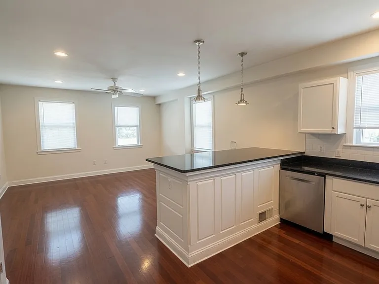 14 Duval St #1 — Photo 1
