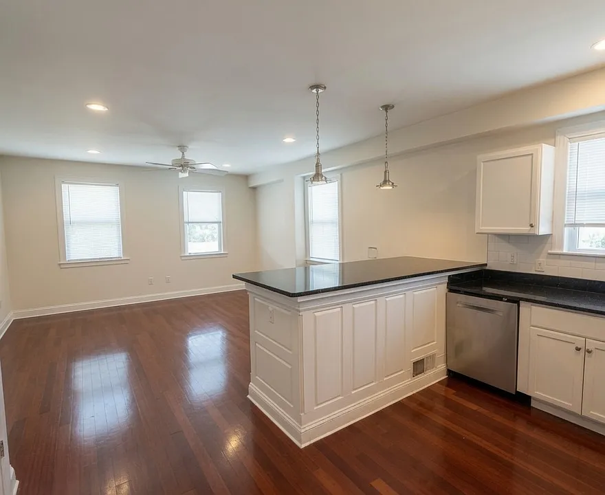 14 Duval St #1