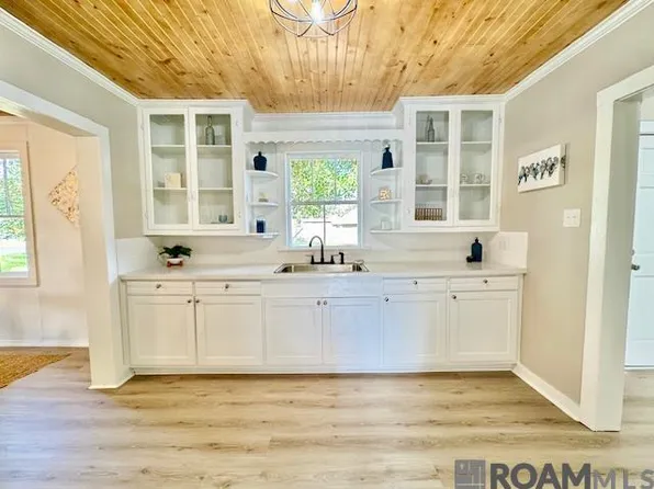 8063 Main St, Sorrento, LA 70778