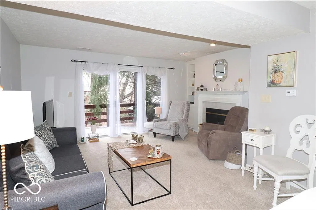 2 bed, 2.5 bath, 1268 sqft, $2,200 — Photo 3