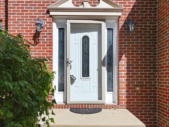 3rd image of 504 Thames Cir