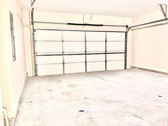 3rd image of 2818 Peachbrook Ln